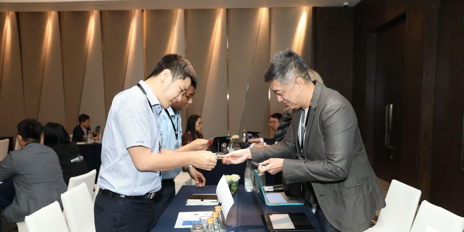 Schoolber’s representatives exchanging business cards with educational institution representatives (Photo: JDI)