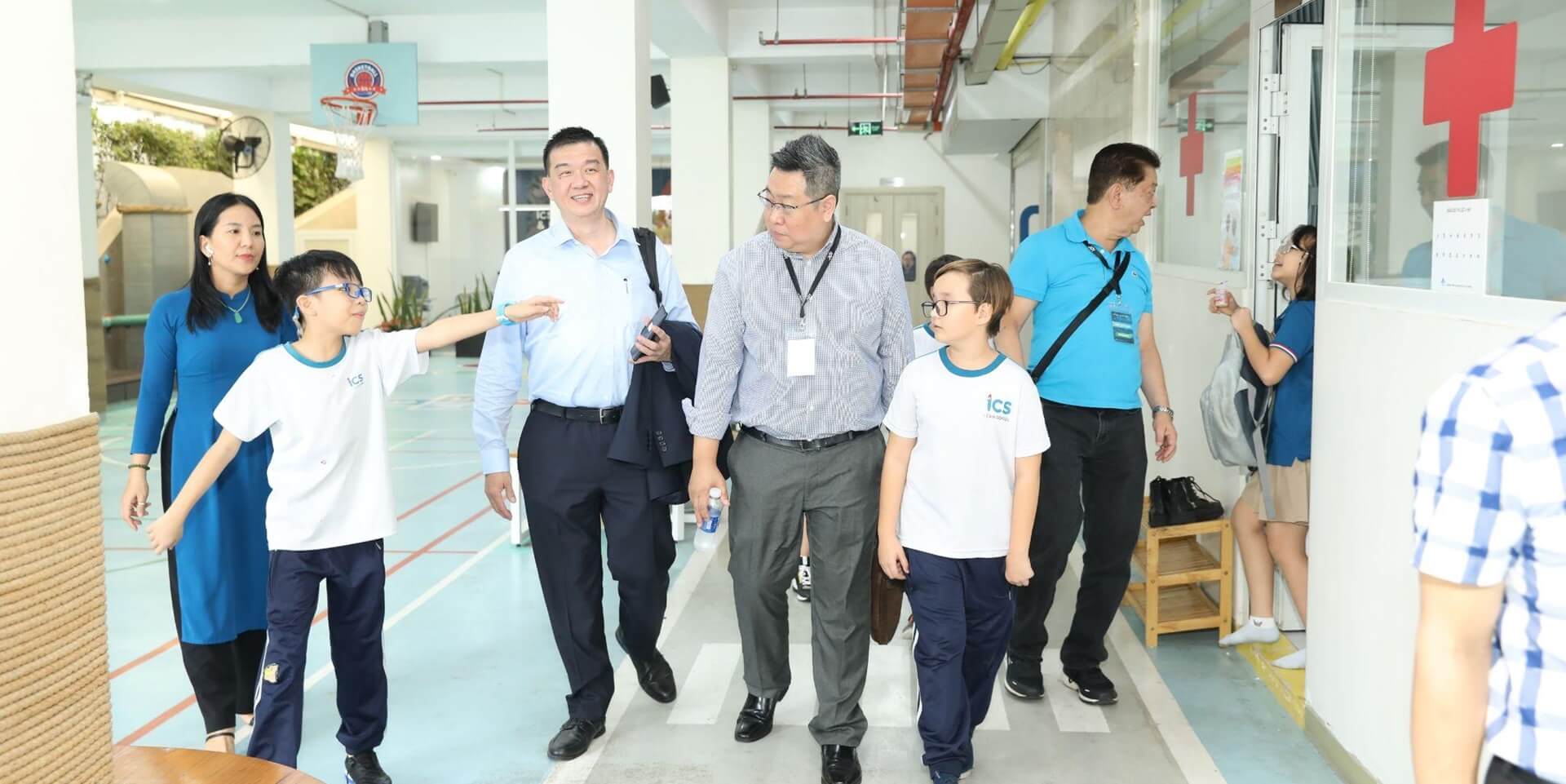 Fun campus tour by I Can School’s students! (Photo: JDI)