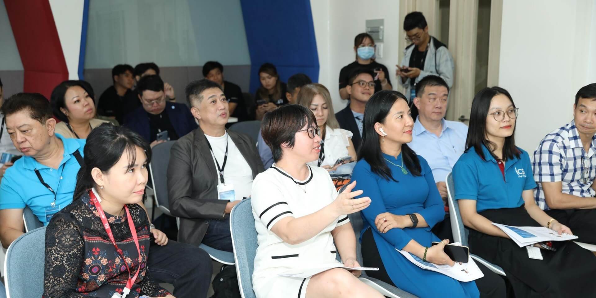 ICS staff inquiring more about the EdTech solution (Photo: JDI)