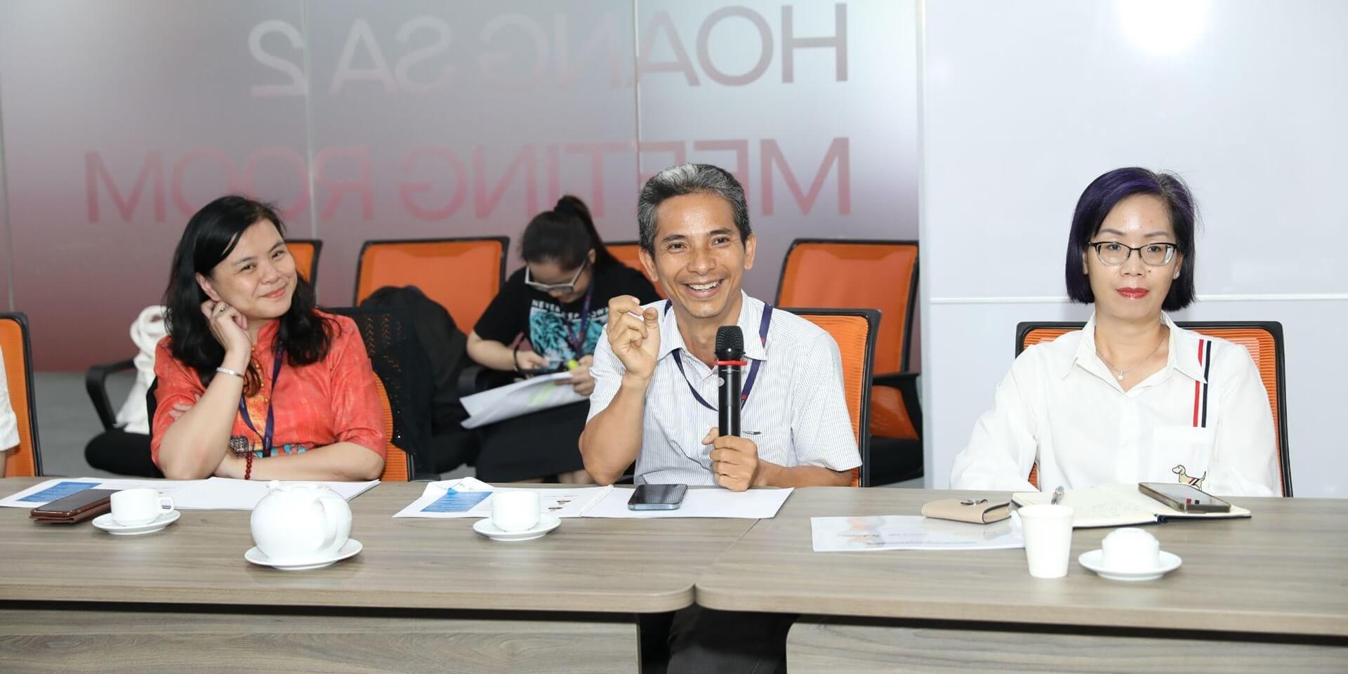 VLU’s representatives sharing about the university history with the Singapore  (Photo: JDI)