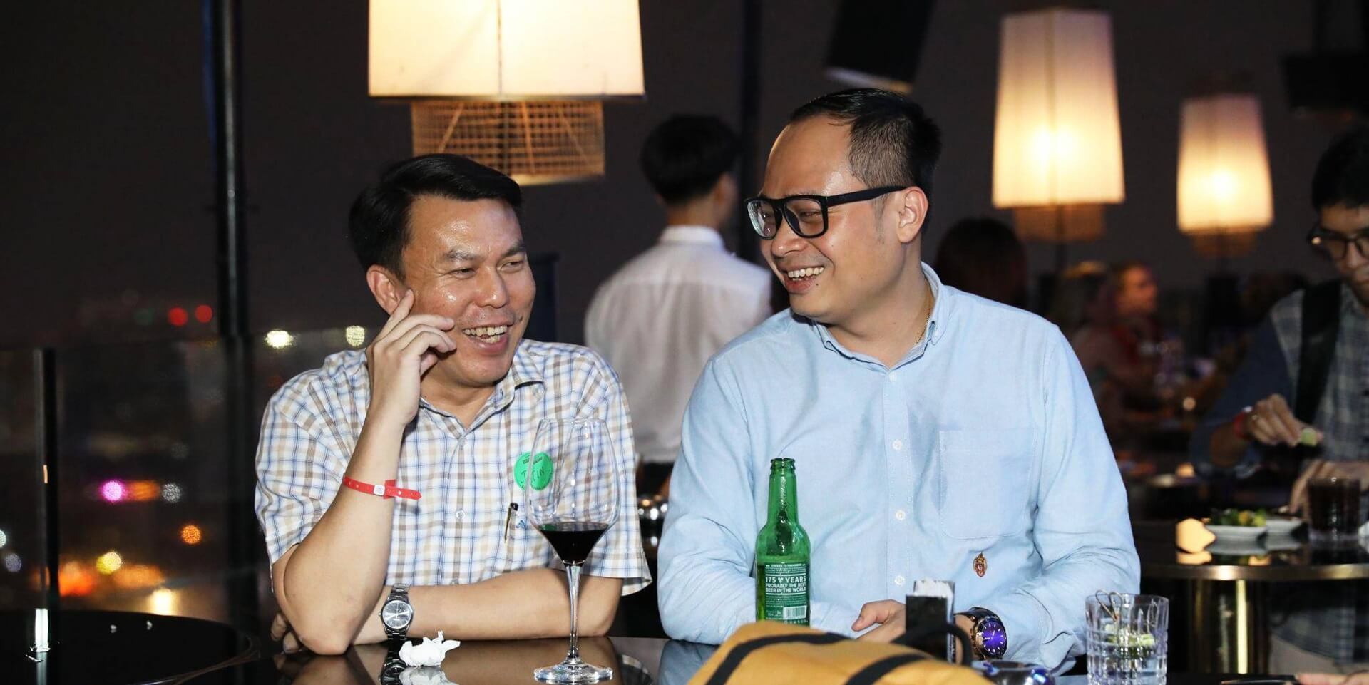 Engaging conversation between event attendees (Photo: JDI)