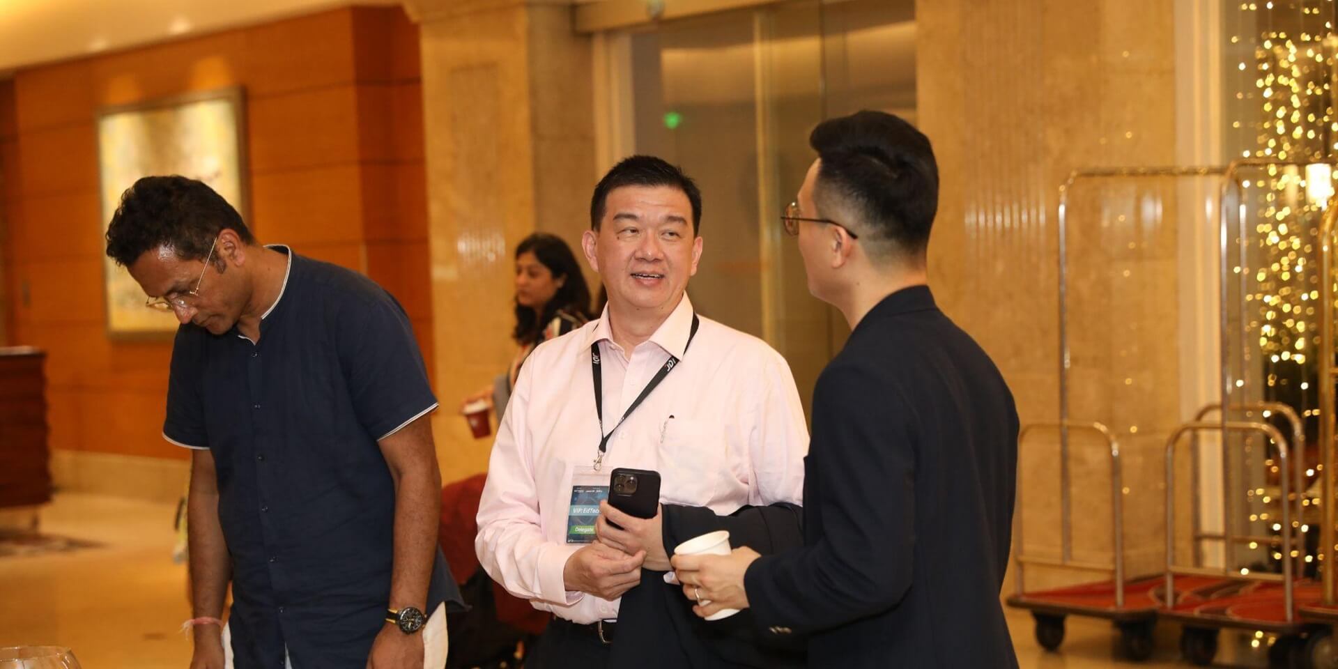 A fruitful conversation between Singapore delegates and SCCV’s representative (Photo: JDI)