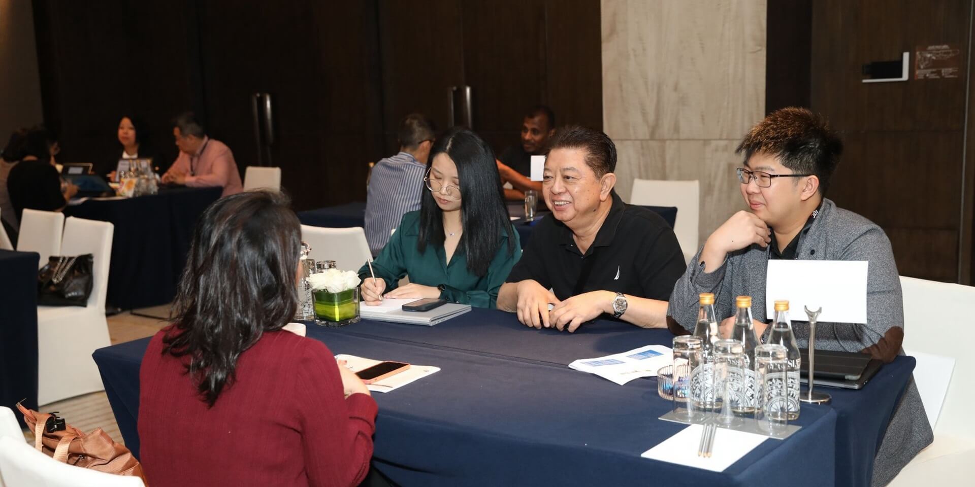 Future Ready Academy  discussing with a  representative from an educational institution in Vietnam. (Photo: JDI)