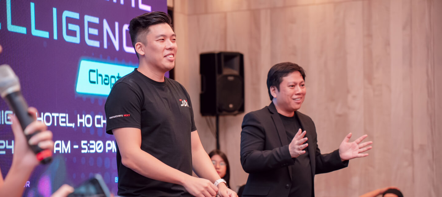 From left to right: Mr. Daryl Chung, Co-founder and Business Director of JDI, and Mr. Frank Lee, Founder and Managing Director of JDI, giving a welcome speech to the attendees. (Photo: JDI)