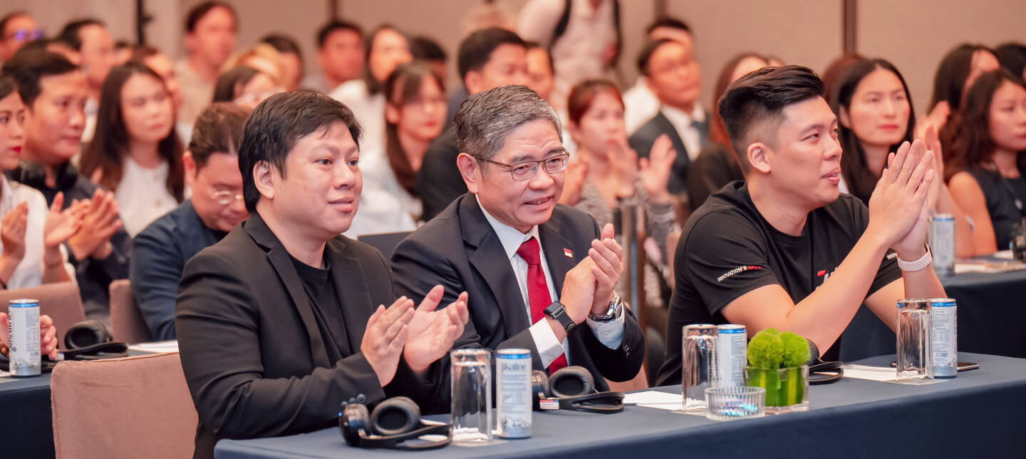 From left to right: Mr. Frank Lee, Founder and Managing Director of JDI, Mr. Pang Te Cheng, Consul-General of the Republic of Singapore in Ho Chi Minh City, and Mr. Daryl Chung, Co-founder and Business Director of JDI. (Photo: JDI)